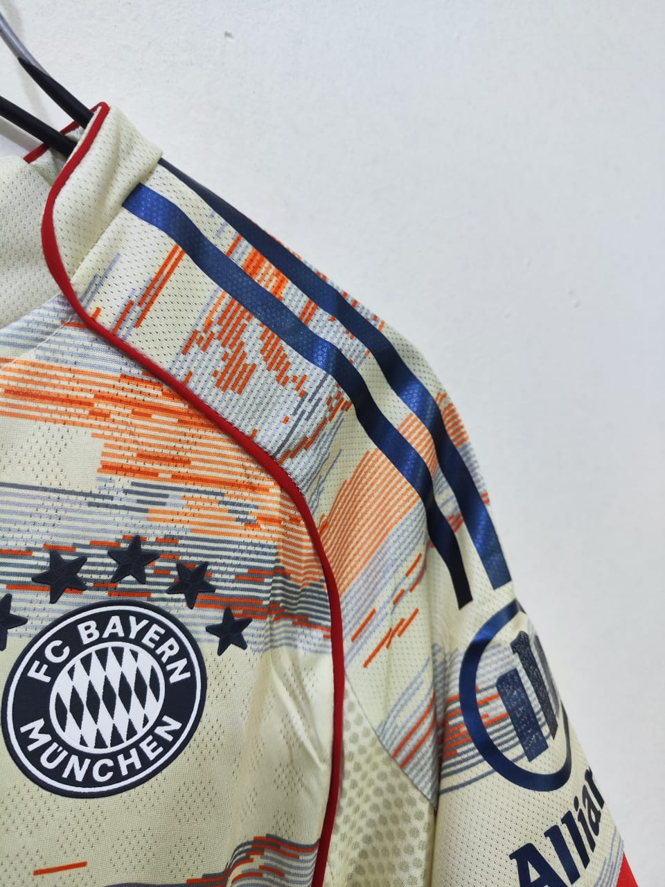 Bayern Munich 2025–26 Away Player jersey - Image 3