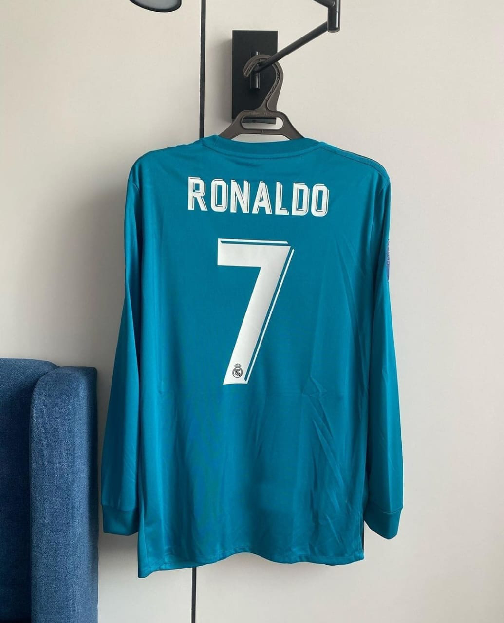 Real Madrid 2017-18 3rd Retro Full Jersey - Image 5