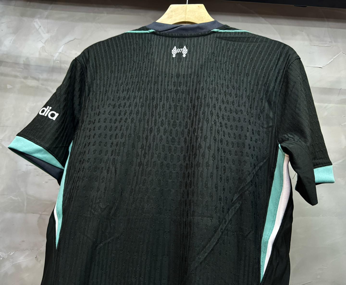 Liverpool 2024–25 Away Player jersey - Image 4
