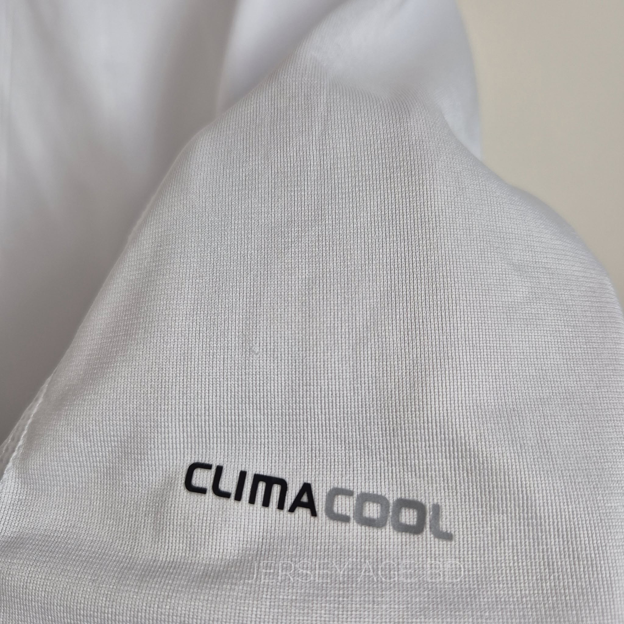 Real Madrid 2010-11 Home Retro Jersey - Image 3