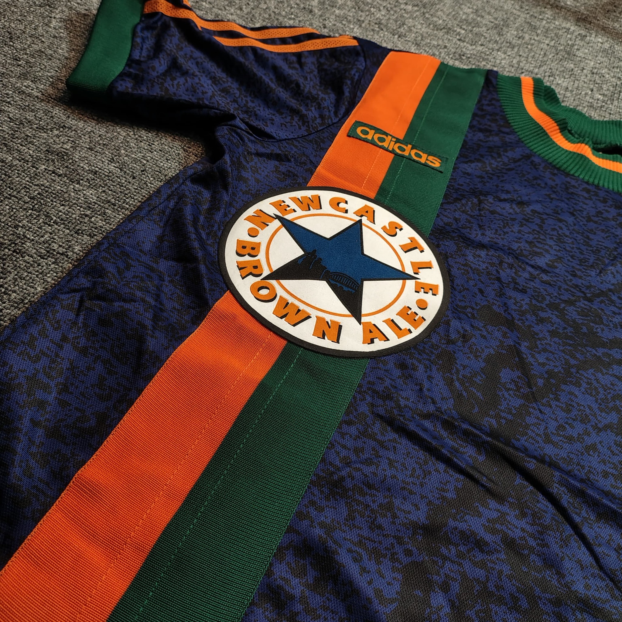 Newcastle United 1997-98 Away Retro Jersey - Image 2