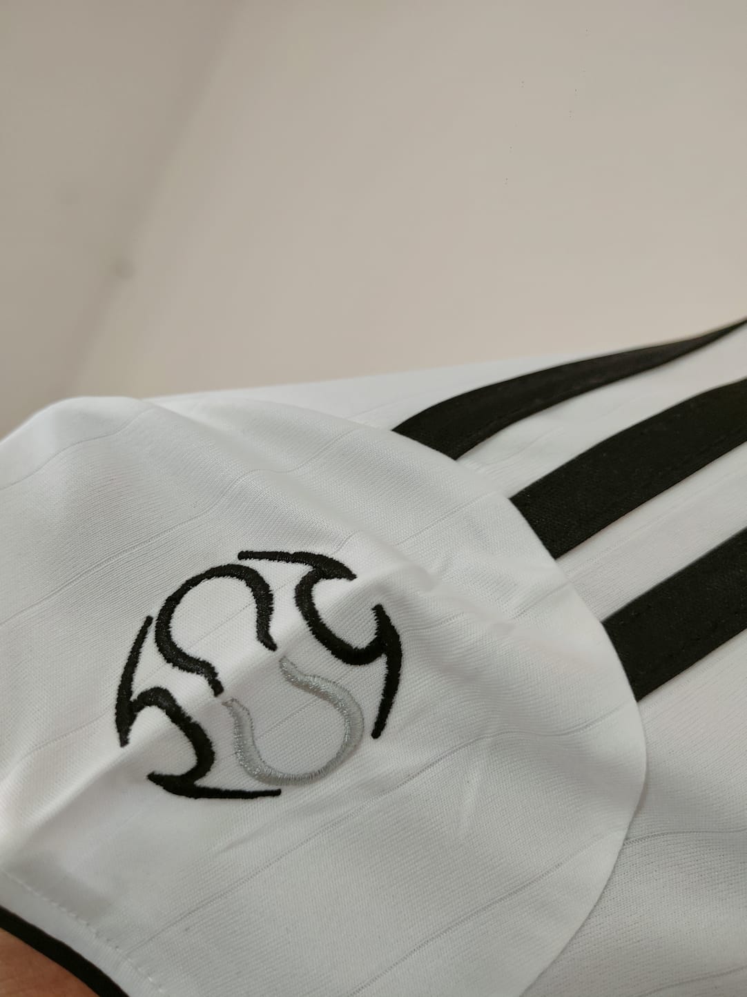 Real Madrid 2006-07 Home Retro Jersey - Image 3