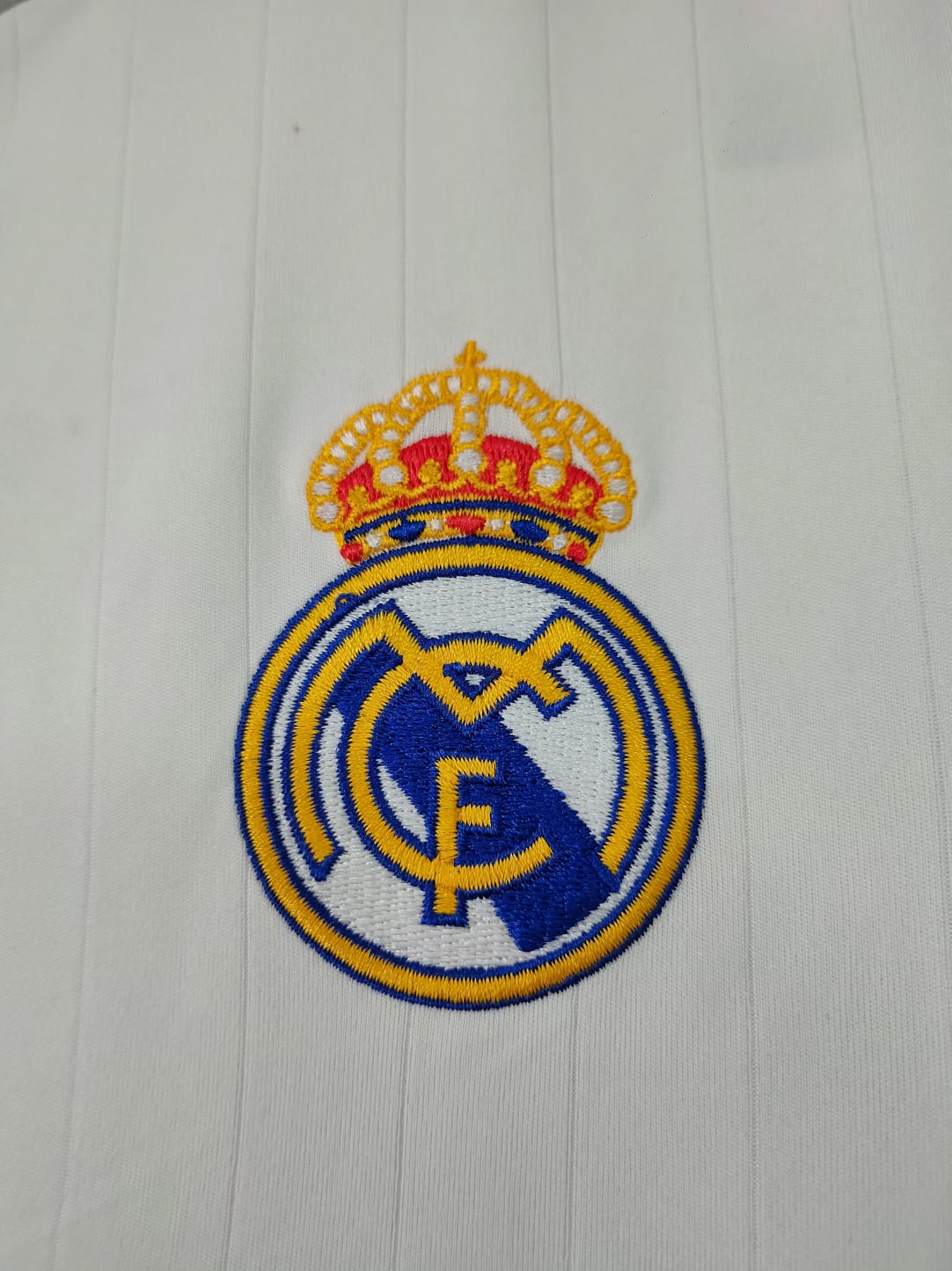 Real Madrid 2006-07 Home Retro Jersey - Image 4