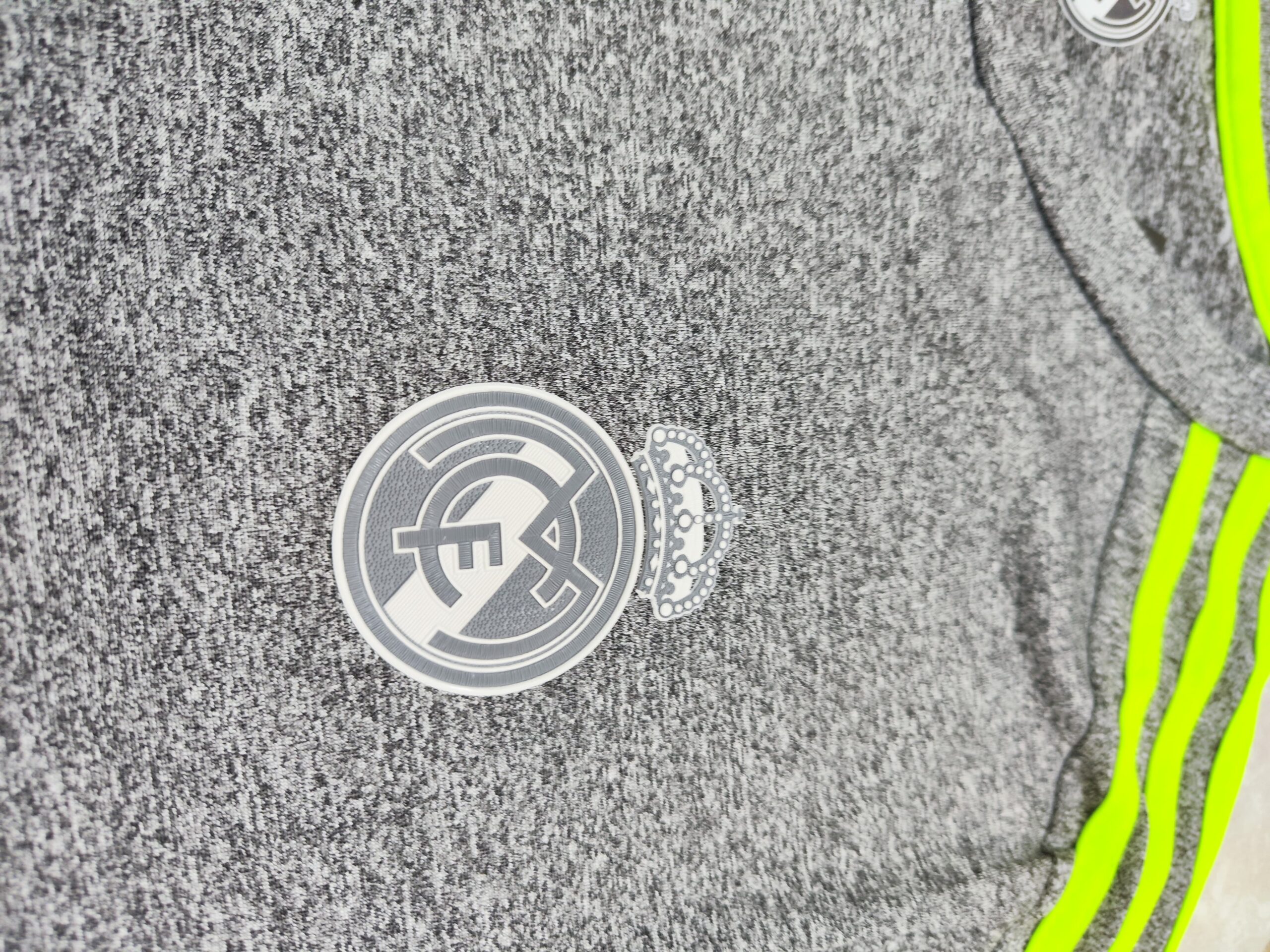 Real Madrid 2015-16 Away Retro Full Jersey - Image 2