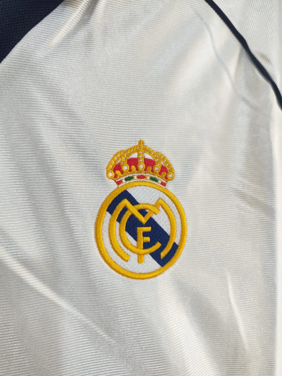 Real Madrid 1999-00 Home Retro Jersey - Image 2