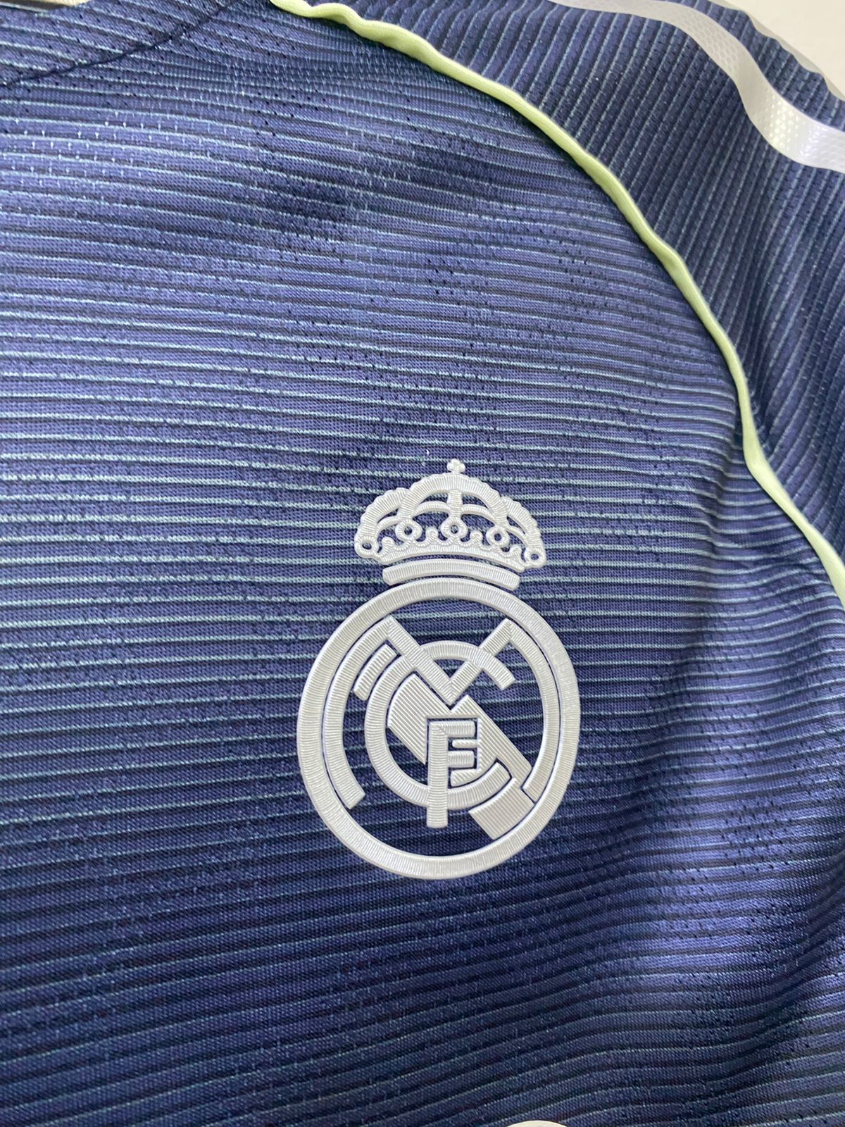 Real Madrid 2025-26 Away Full Player Jersey - Image 3