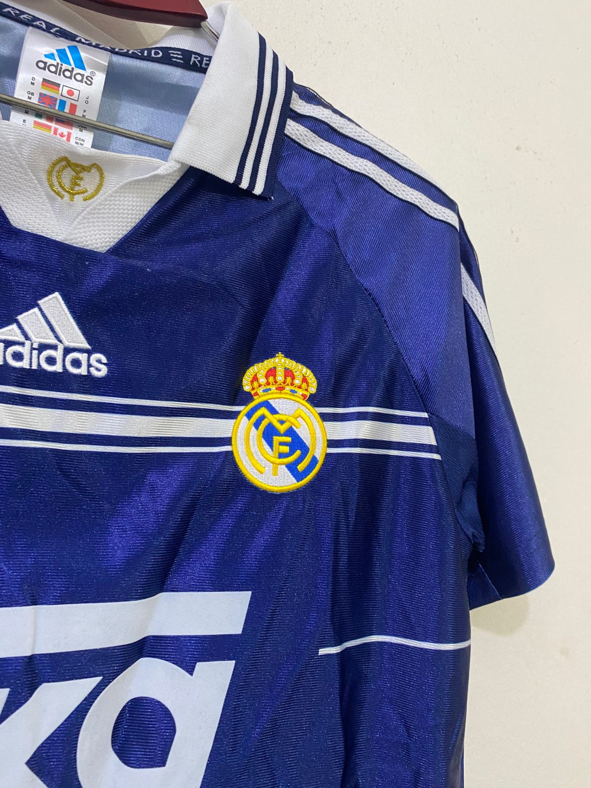 Real Madrid 1998-99 Away Retro Jersey - Image 2