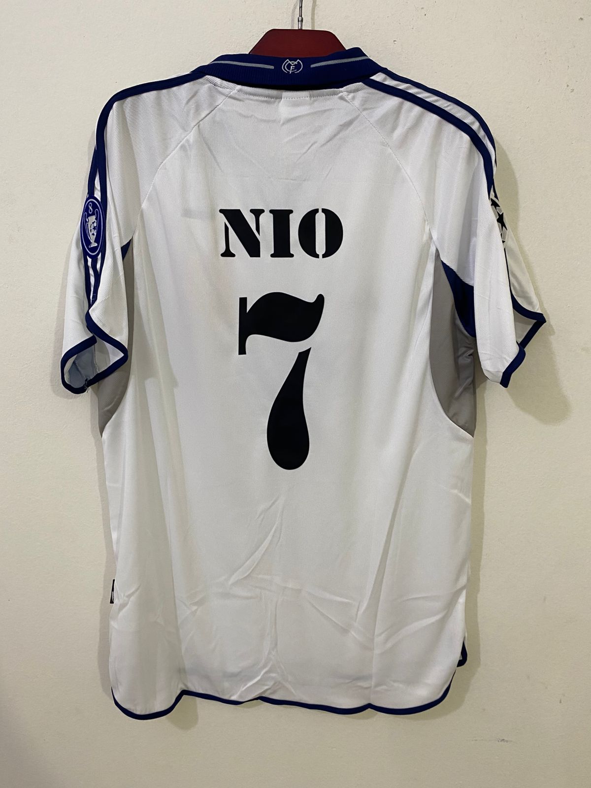 Real Madrid 2000-01 Home Retro Jersey - Image 5