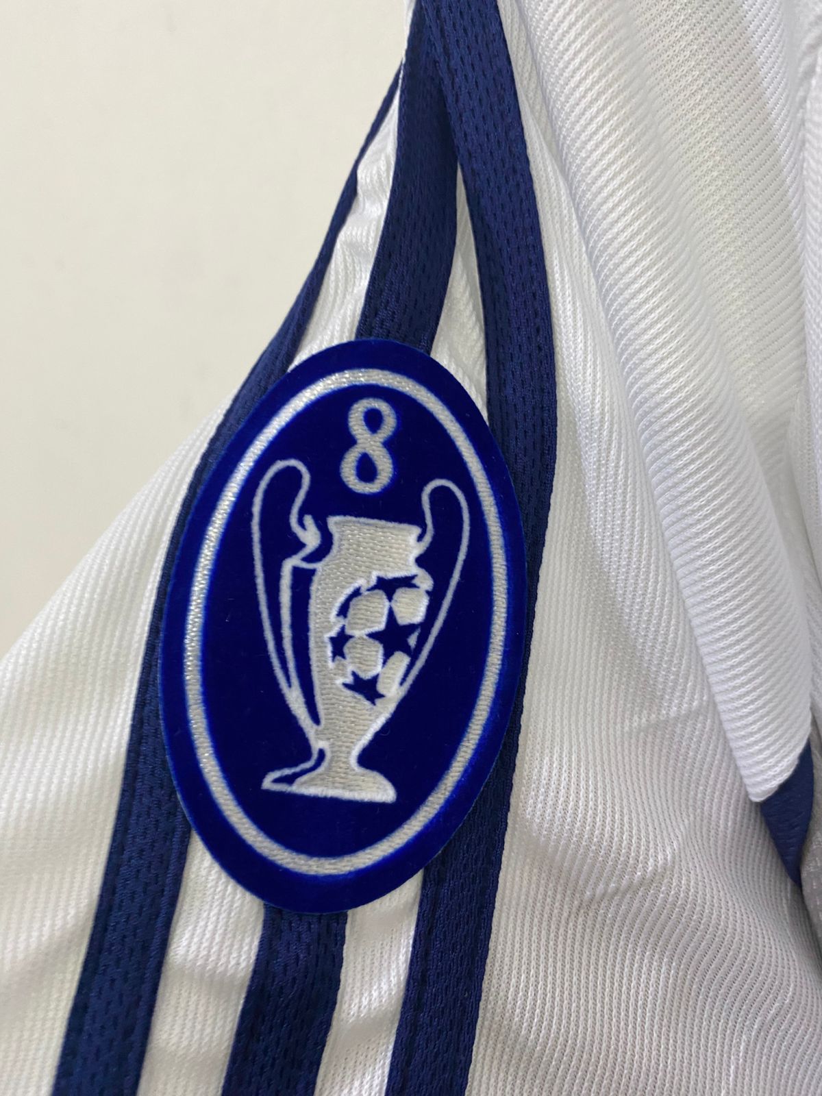 Real Madrid 2000-01 Home Retro Jersey - Image 4