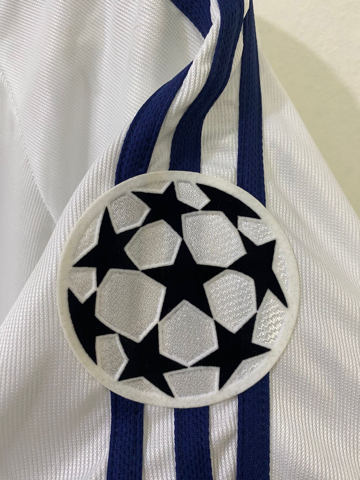 Real Madrid 2000-01 Home Retro Jersey - Image 3